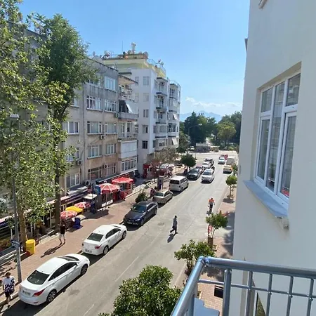 Lägenhet Isiklarda Merkezi Konumda Daire Antalya